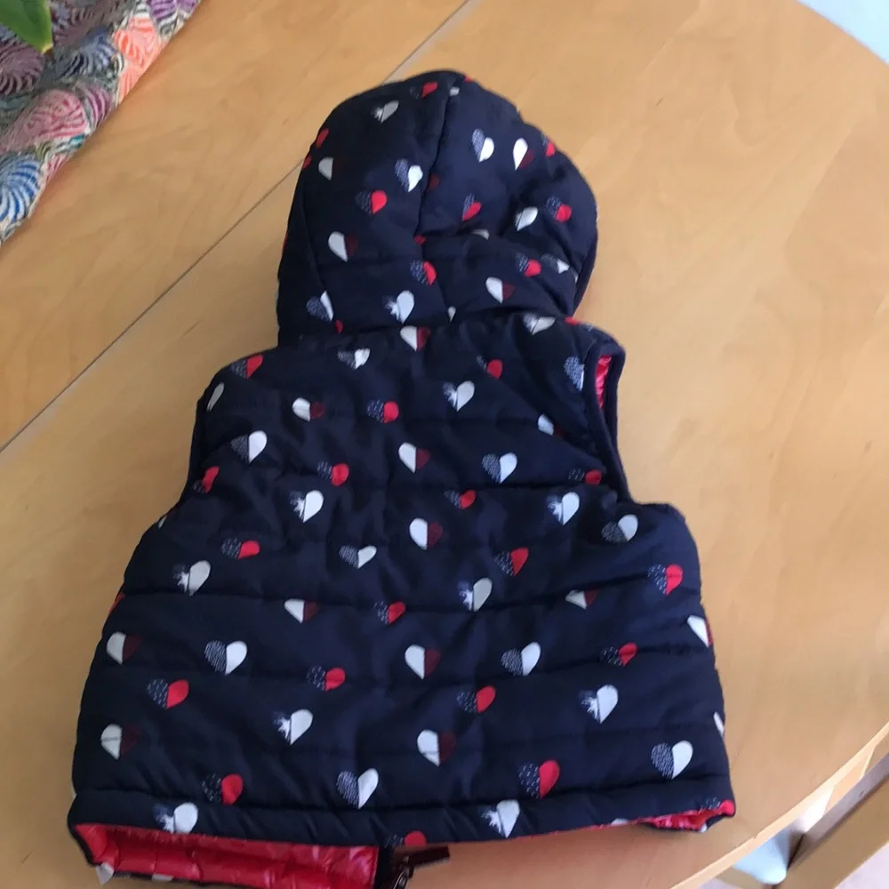 3 Pommes reversible puffy vest size 2/3 in excellent condition navy & red hearts
